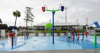 Splashpad kids playing in water